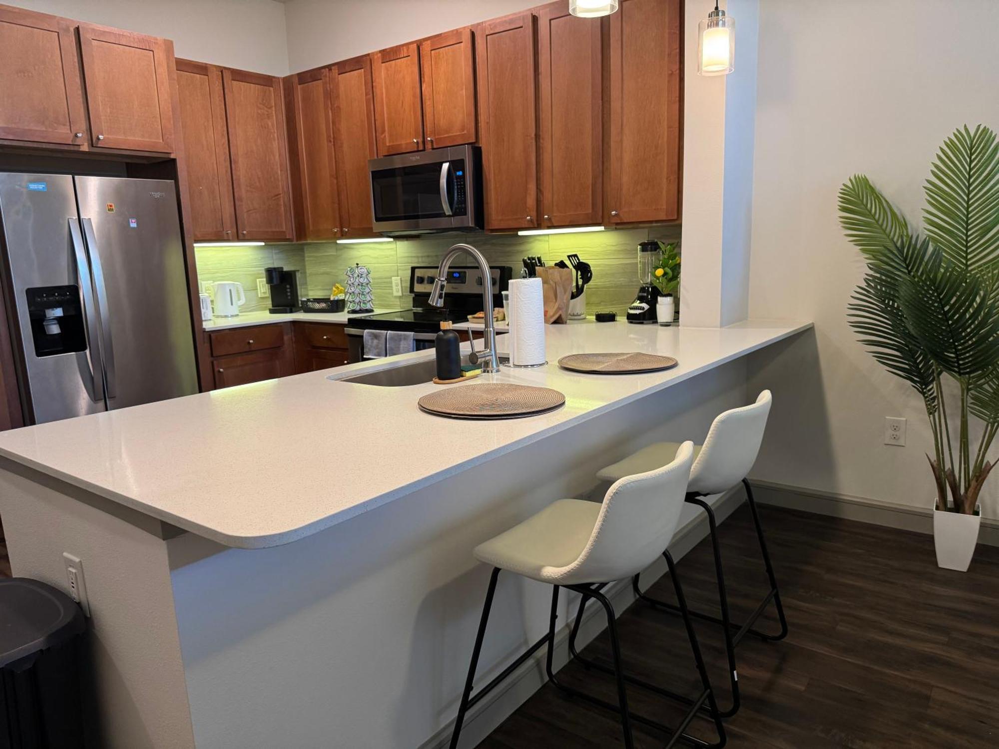 Apartment Downtown Modern Elegance With Free Parking, Pool, Wifi And A King Bed Houston